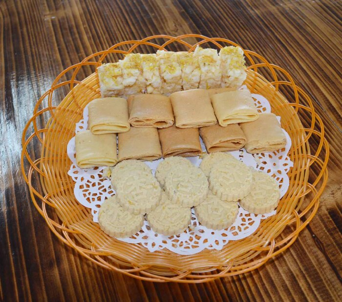 菊城手信特产区 菊城手信特产区,有荼薇酒,菊花酒,荼薇凤凰蛋卷,菊花