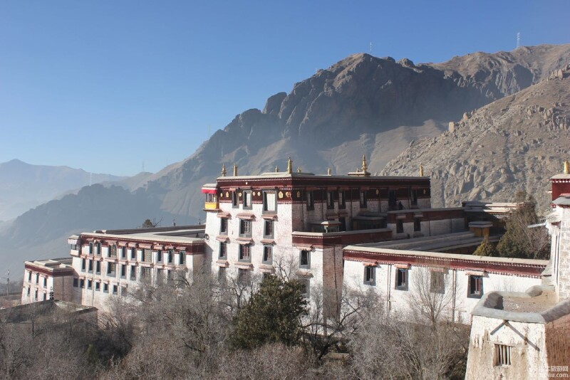 果芒扎仓                                               从哲蚌