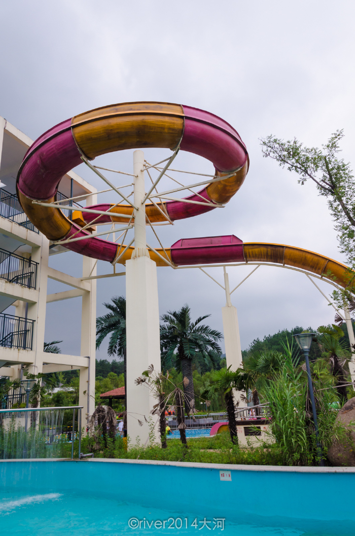 泡泡水上乐园绝对是夏日消暑的完美选择.