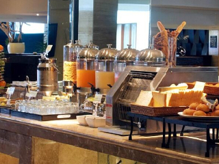 巴厘岛库塔阿斯顿酒店