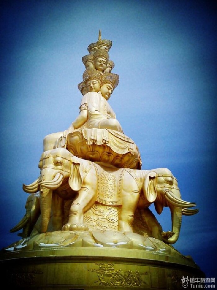 十面普贤:主健康平安.手持如意,坐骑是六牙白象,寓意六根清净.