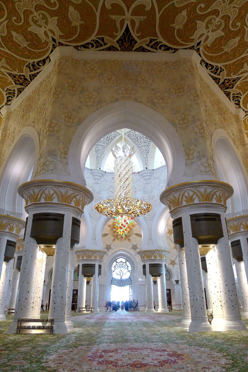 用圣洁,雄伟,奢华,震撼来形容一点也不夸张_谢赫扎耶德大清真寺游记