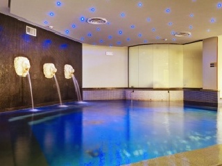 陌生人温泉酒店