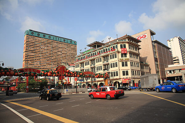 聊城牛车水大酒店位于花园路与利民路交汇处,邻近聊城百货大楼,地理