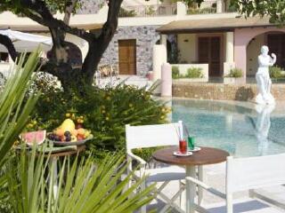 特利托尼利帕里酒店