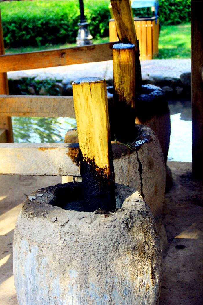 这里演示的是以水为动力用来舂米.