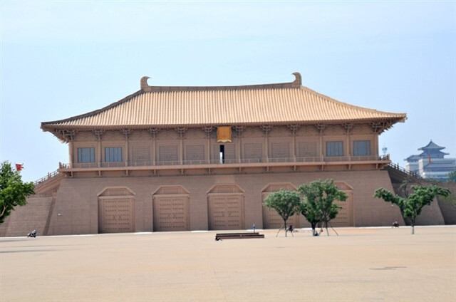 丹凤门的后边则是大明宫的主要宫殿含元殿.