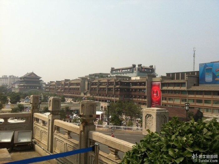 9睡到十点多,起床收拾退房寄行李,然后打车到南门,登城墙,南门上东门