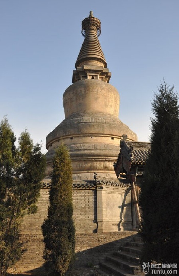 韩街民俗馆,是由代县民营铁矿企业家韩树平投资3000多万元建造.