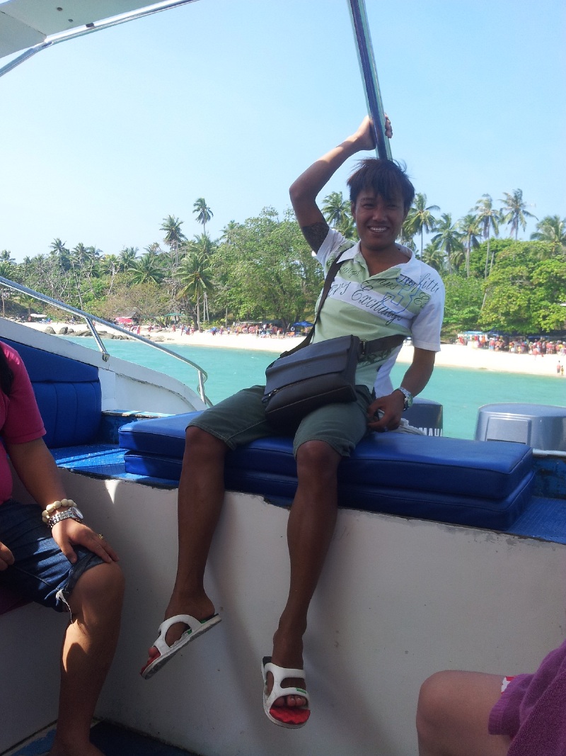 我们泰国的导游,阿宝,是第三代华裔,据说爷爷是云南那边国民党军官