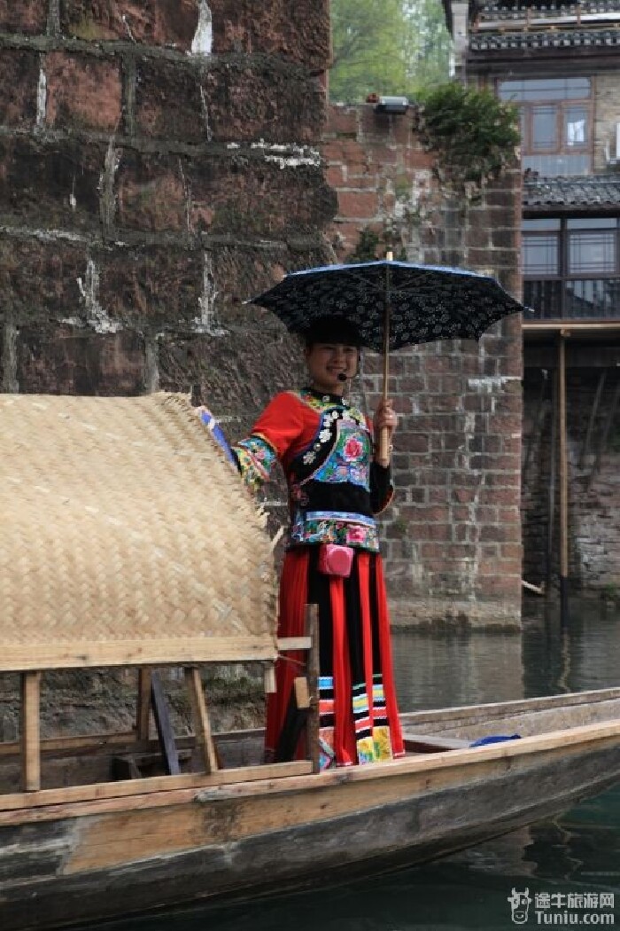 沱江泛舟   对歌的苗族姑娘