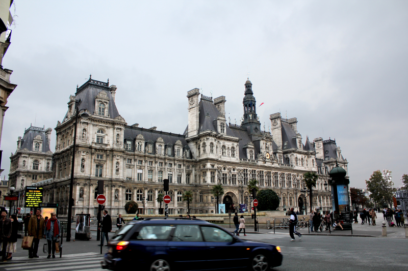 位于巴黎市中心圣母院北部塞纳河畔的巴黎市政府大楼