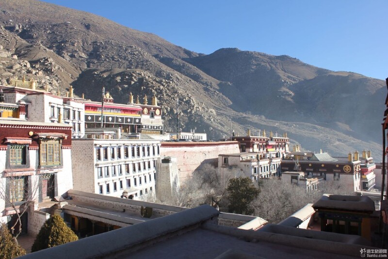 果芒扎仓                                               从哲蚌