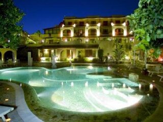 特利托尼利帕里酒店