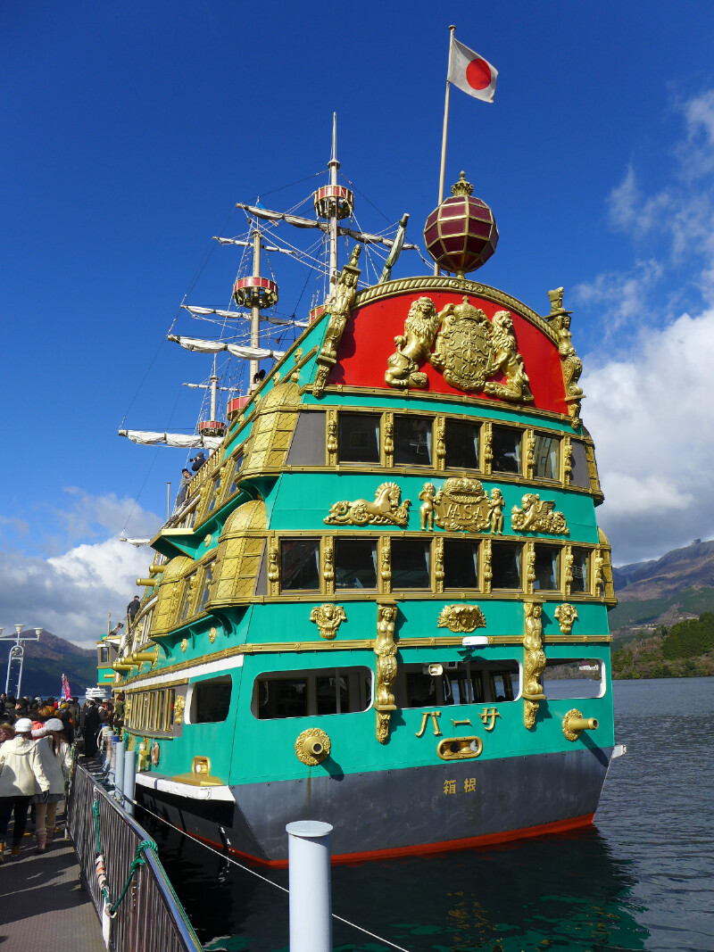 船体像镀金的海盗船,咱也做一把海盗啦