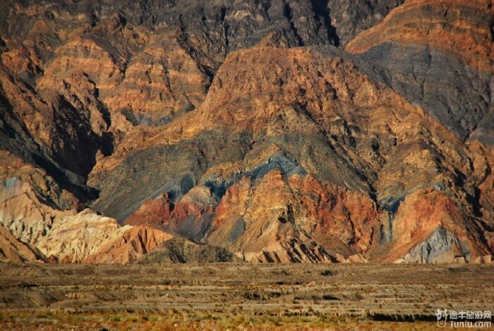 以大型铅锌矿床,大型金矿床为例,这里就有锡铁山铅锌矿田,双口山小型
