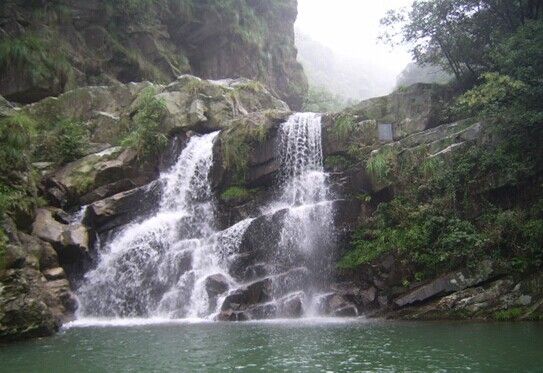 碧龙潭(王家坡双瀑)风景区,位于江西九江市庐山小天池东北面,景区以