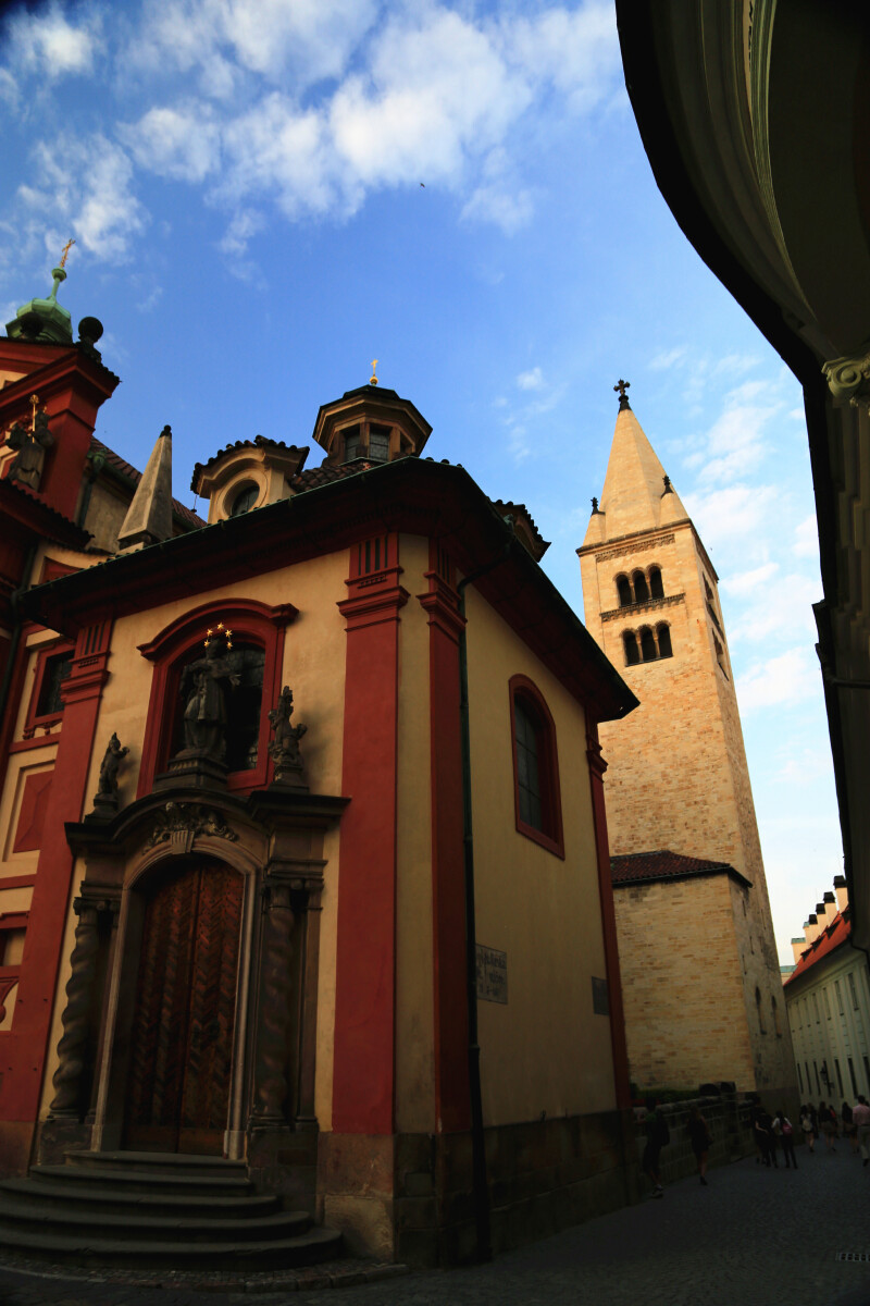 今天就要离开布拉格,早晨登上贝特琳山丘,山丘上的瞭望塔可以俯瞰整个