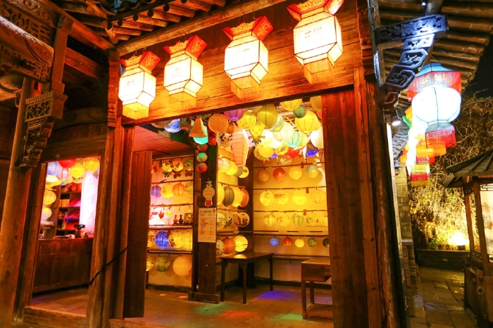 在中国人原生态的生活中,布鞋是不可或缺的.