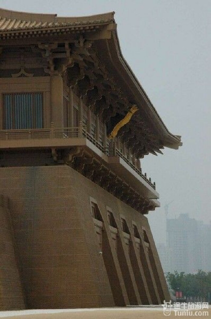 jpg  除了南宫城墙的延政门外,大明宫其余10城门分别是:北宫城墙上的