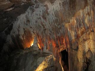 珍罗兰钟乳石洞