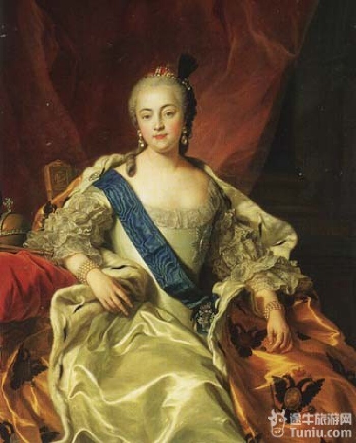 流放了安娜的宠信庇隆,囚禁了安娜指定的接班人伊凡六世(姐姐的外孙)