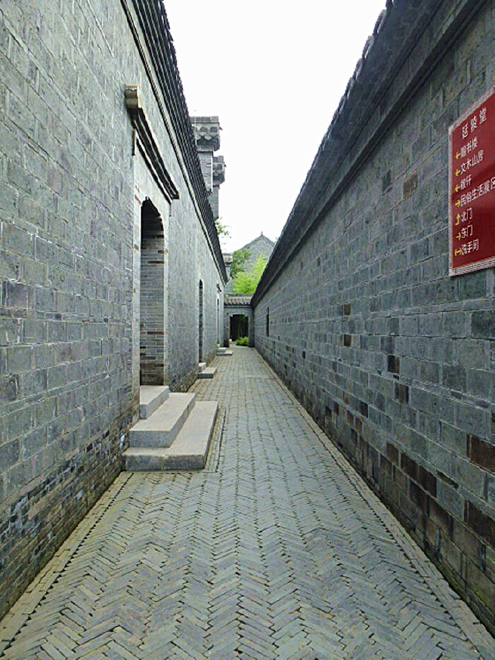 故居整个建筑群分为8个展区,分别为正宅东进,正宅中进,正宅西进,民俗