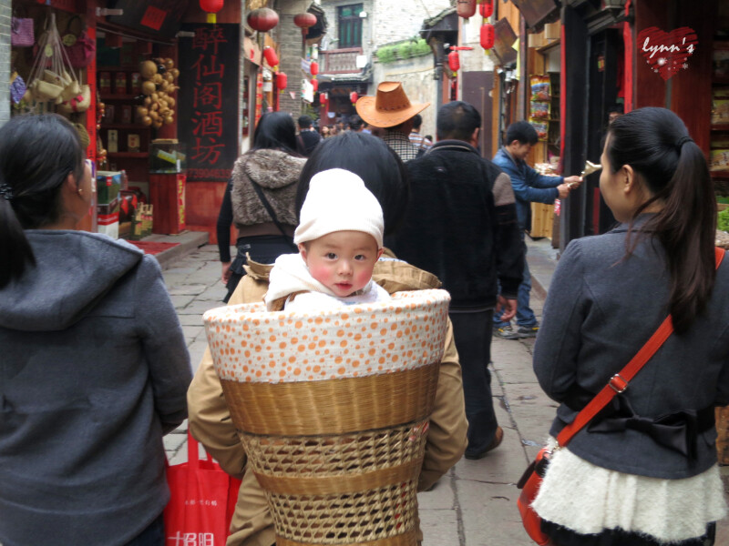 贵州大背篓,农村_大山谷图库