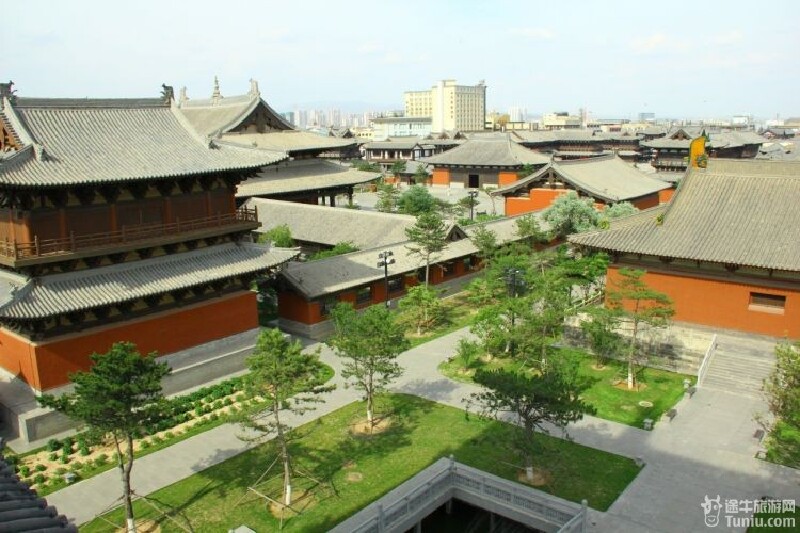 站在华严宝塔上鸟瞰整个下华严寺.