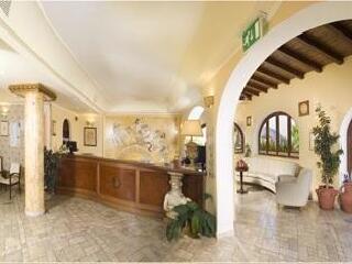 特利托尼利帕里酒店