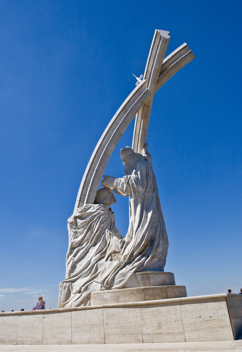 圣坛上悬挂着巨幅"圣母升天图",是由威尼斯画家