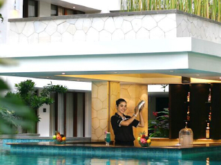 巴厘岛库塔阿斯顿酒店