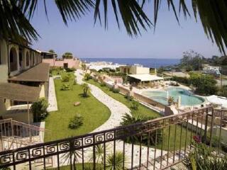 特利托尼利帕里酒店