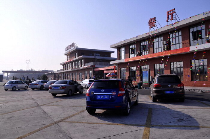 过小池服务区不久就出省界了,这是黄梅南收费站,由此出湖北进入江西.