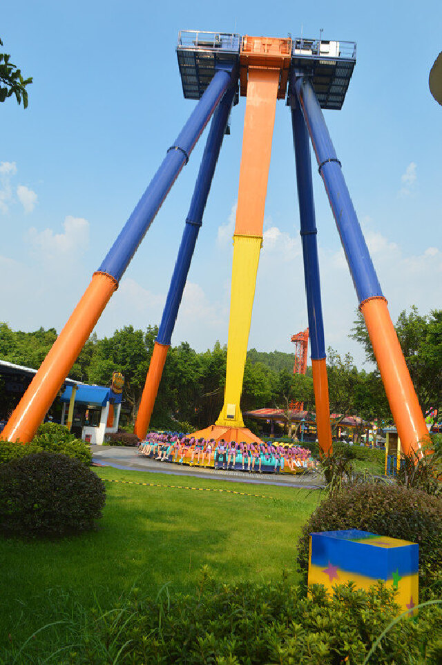 亚洲独一无二的u型滑板,是跳楼机与过山车的完美结合 感觉深圳欢乐谷