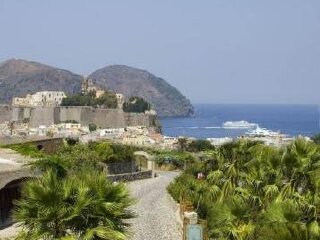 特利托尼利帕里酒店