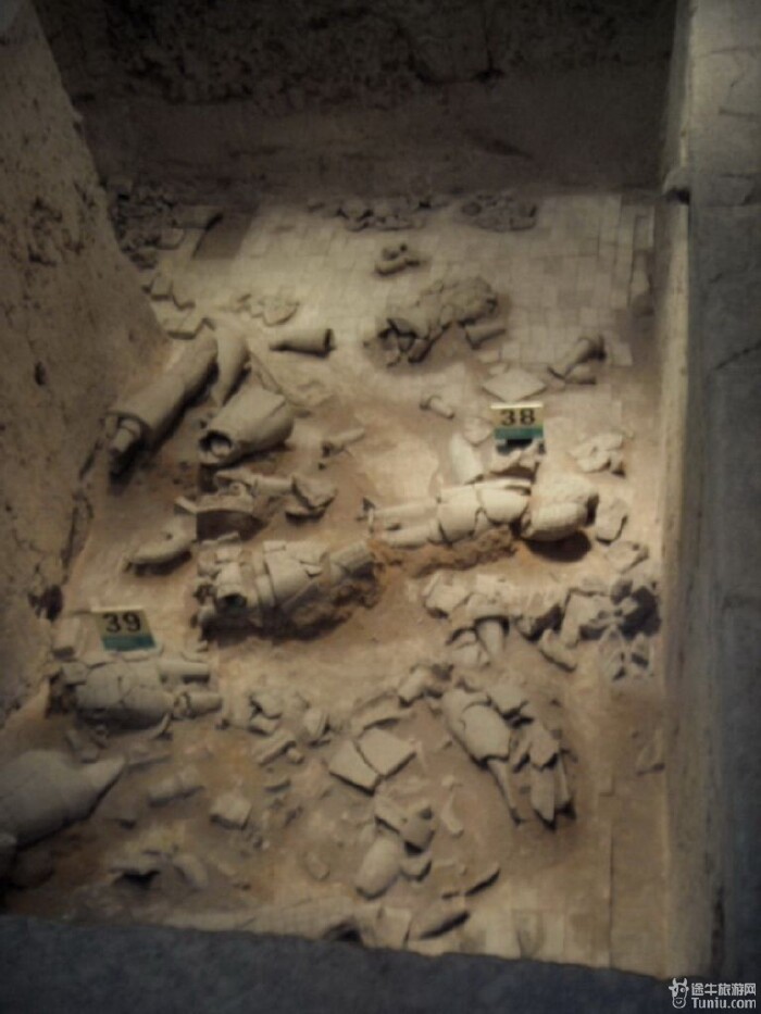 的人物造型,我彷佛看见了"八千兵马齐跃进,十面埋伏震人寰"的战火硝烟