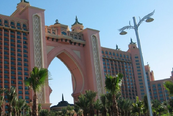 1,所罗门群岛首都霍尼亚拉的标志性建筑,高大阔气又精致细腻,显示出