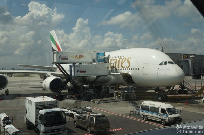 航空公司是阿联酋航空,飞机上的伙食超好,比我在国泰上吃的都好~航班