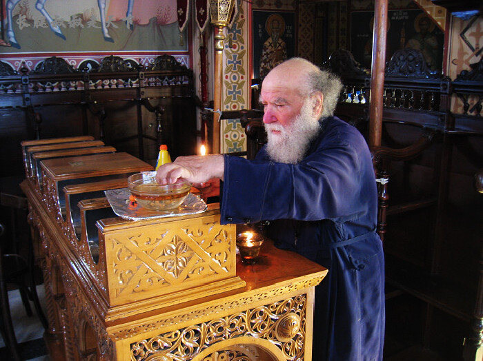 这里能碰上如同电影里走出来的老神父,这形象参演个哈利波特没问题吧