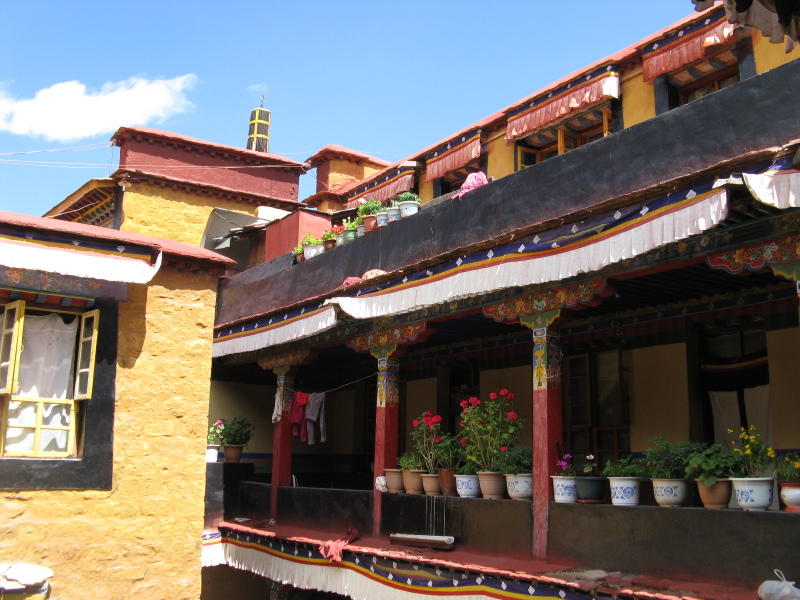 说起仓姑寺的历史,人们习惯上把它追溯到