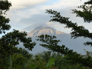梅鲁火山
