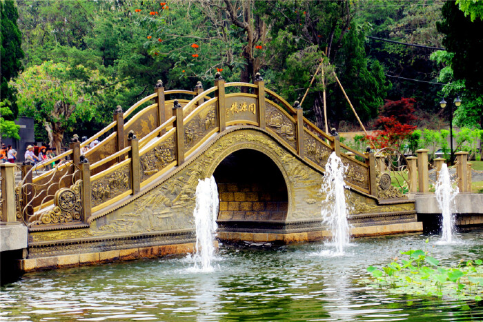 "同源桥",因海峡两岸同出一源而得名,深刻表达了"两岸未通桥先通"的