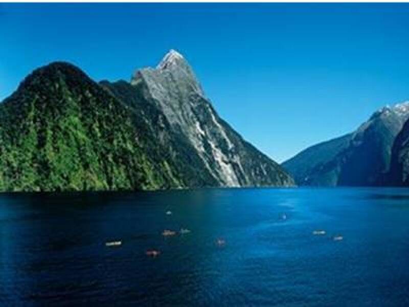 新西兰的气候新西兰四面环海,山峦起伏.全境属海洋性温带阔叶林气候.