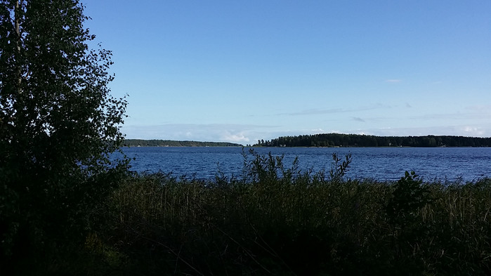 xml:namespace> 维纳恩湖接纳众多条河流,其中最大的是克拉尔河,约塔