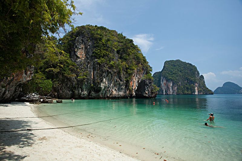 華欣海灘旅遊攻略 1,交通方式 曼谷到華欣的交通非常發達便捷,有汽車