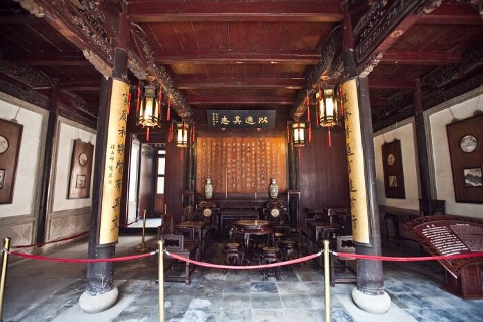 走过懿德堂就是偏厅,是主人会见友人的地方.