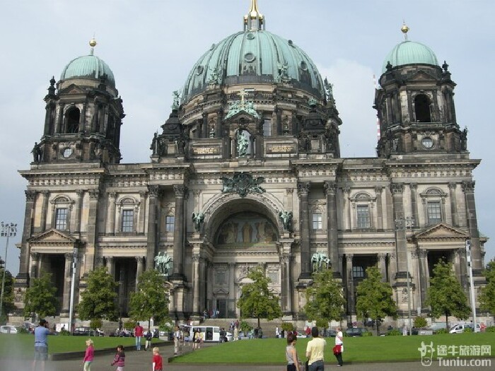 雷蒙斯博物馆看到名字就知道是著名乐队朋克乐队的成员雷蒙斯的博物馆