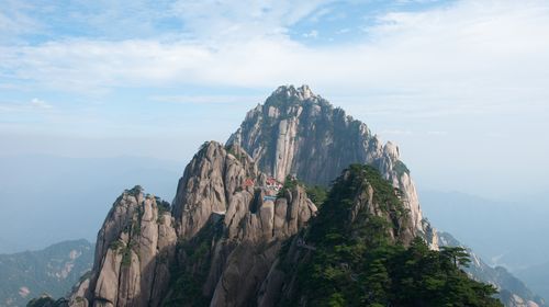 世界地質公園,國家5a級景區,黃山以三大主峰(最高峰:蓮花峰1864