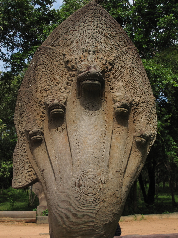 入口处保存完整的那伽